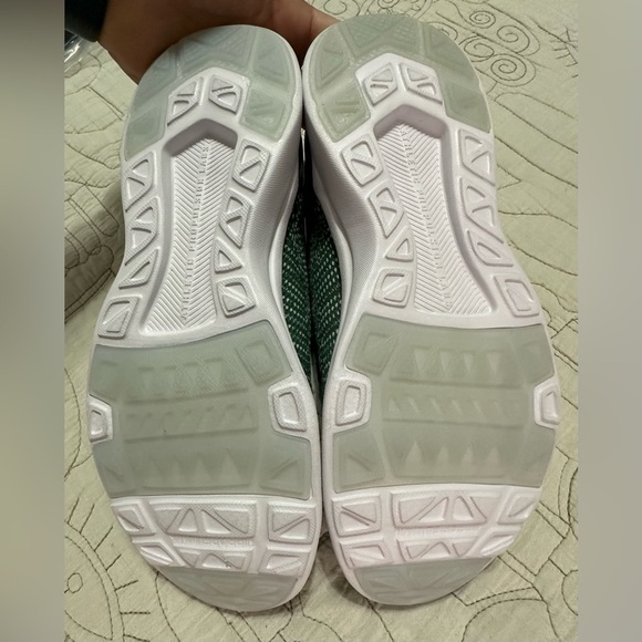 NIB APL Techloom Breeze Sneakers Sz 7.5 Great Green/Peppermint/Ombre - Picture 6 of 8
